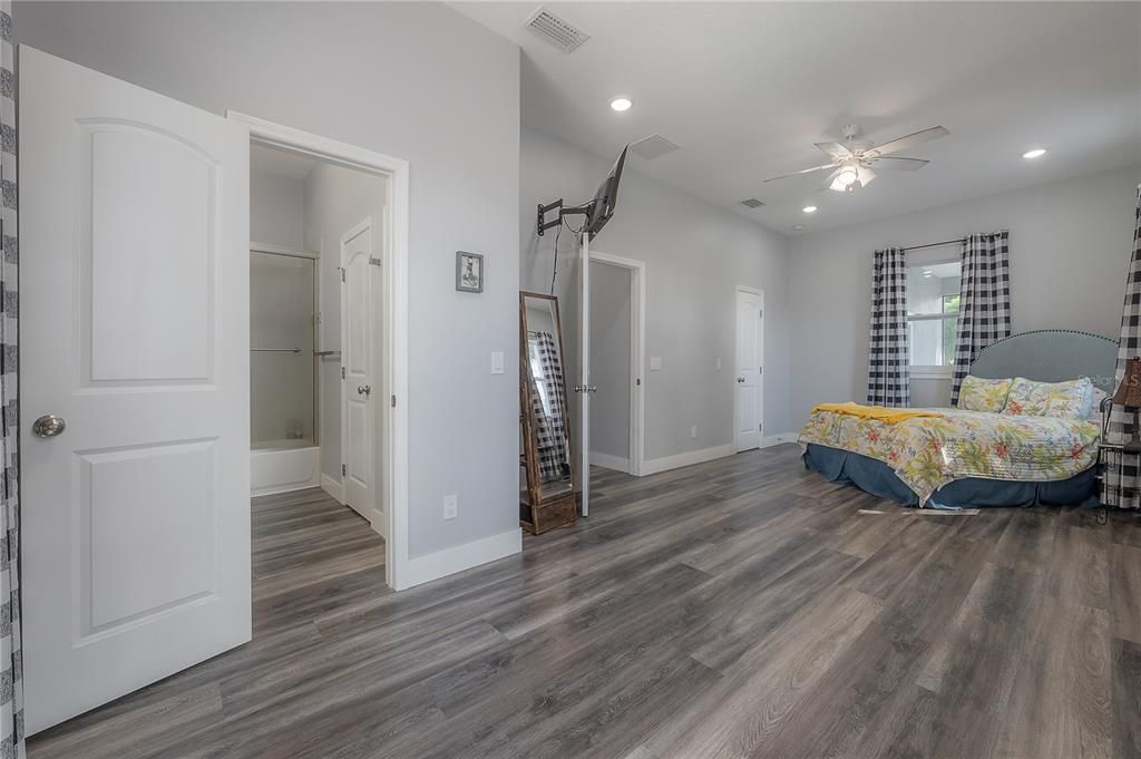 For Sale: $465,000 (3 beds, 2 baths, 1983 Square Feet)