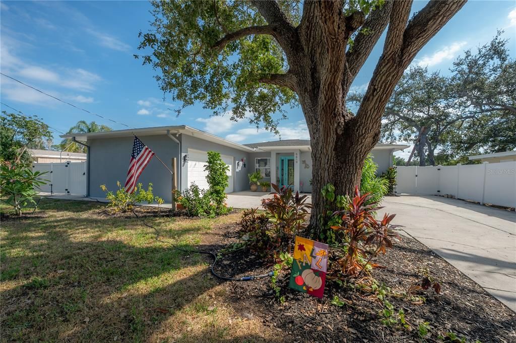 For Sale: $465,000 (3 beds, 2 baths, 1983 Square Feet)