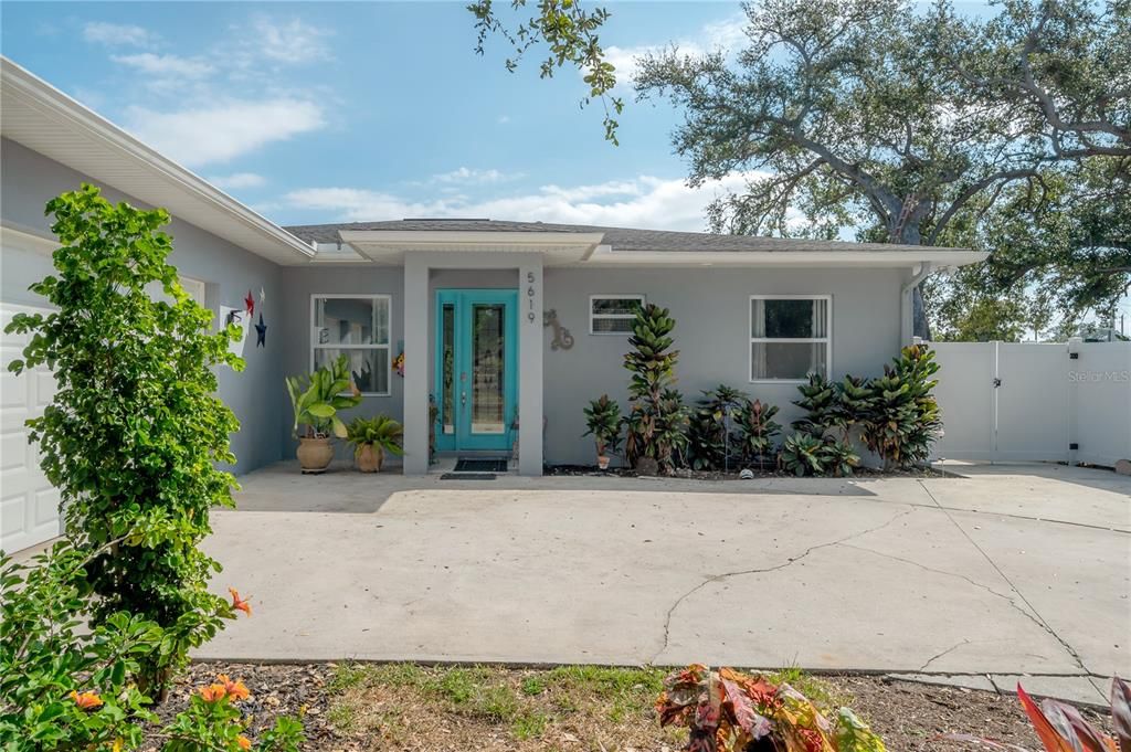 For Sale: $465,000 (3 beds, 2 baths, 1983 Square Feet)