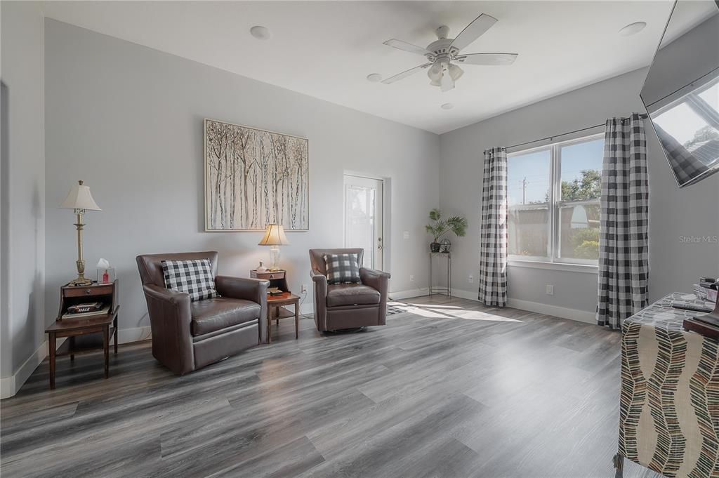 For Sale: $465,000 (3 beds, 2 baths, 1983 Square Feet)