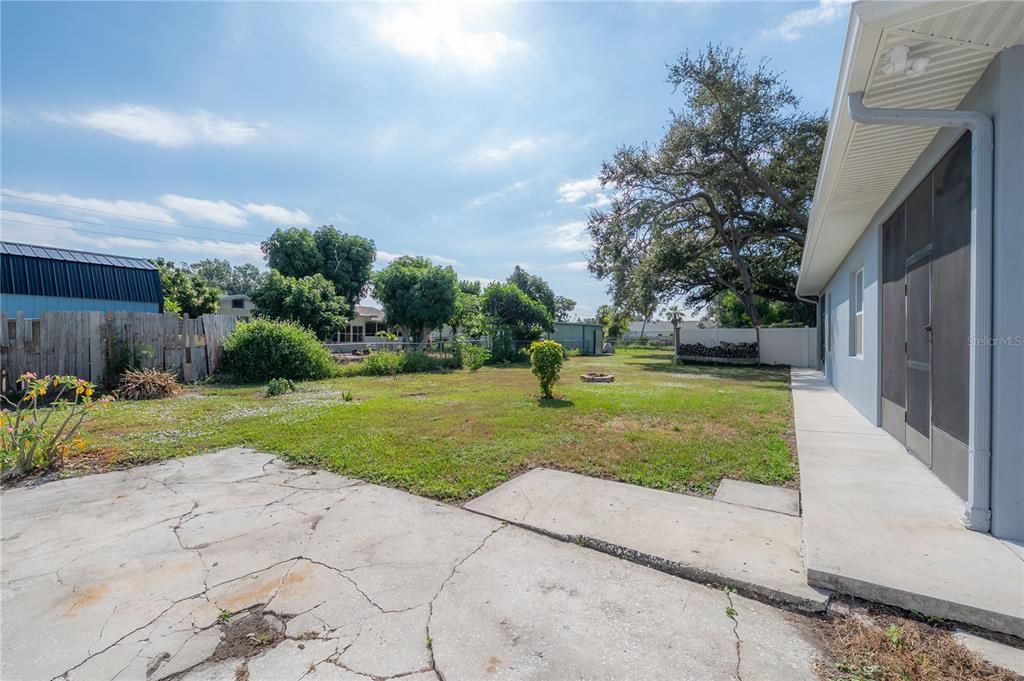 For Sale: $465,000 (3 beds, 2 baths, 1983 Square Feet)