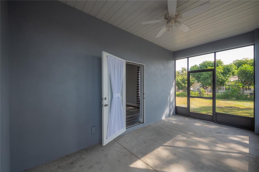 For Sale: $465,000 (3 beds, 2 baths, 1983 Square Feet)