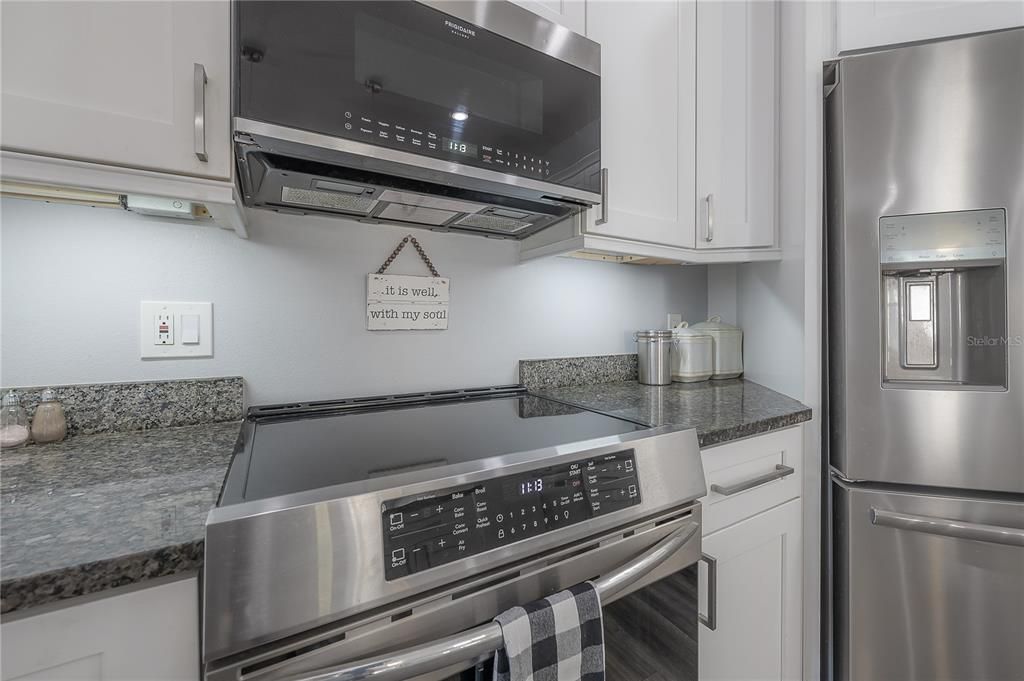 For Sale: $465,000 (3 beds, 2 baths, 1983 Square Feet)