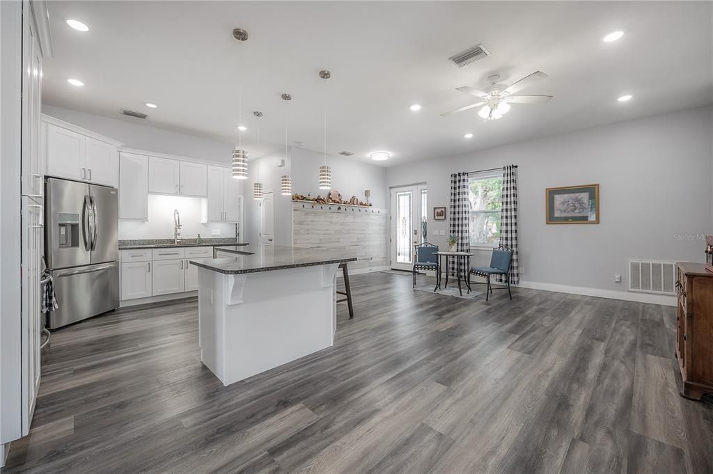 For Sale: $465,000 (3 beds, 2 baths, 1983 Square Feet)