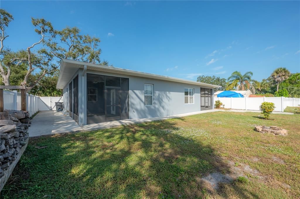 For Sale: $465,000 (3 beds, 2 baths, 1983 Square Feet)