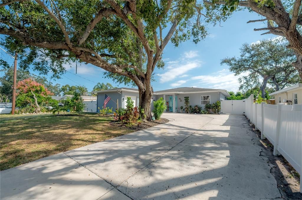 For Sale: $465,000 (3 beds, 2 baths, 1983 Square Feet)