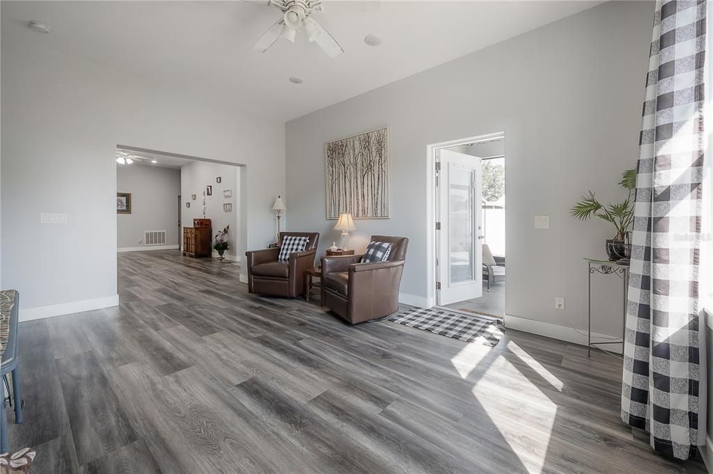 For Sale: $465,000 (3 beds, 2 baths, 1983 Square Feet)