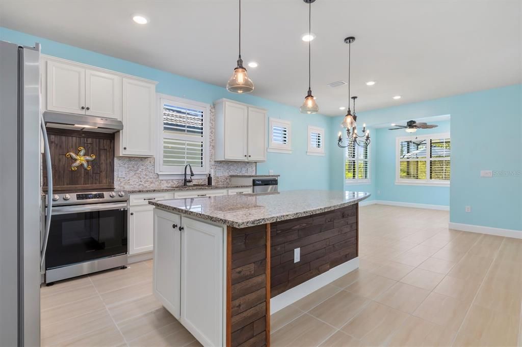 待售: $477,000 (2 贝兹, 2 浴室, 1815 平方英尺)