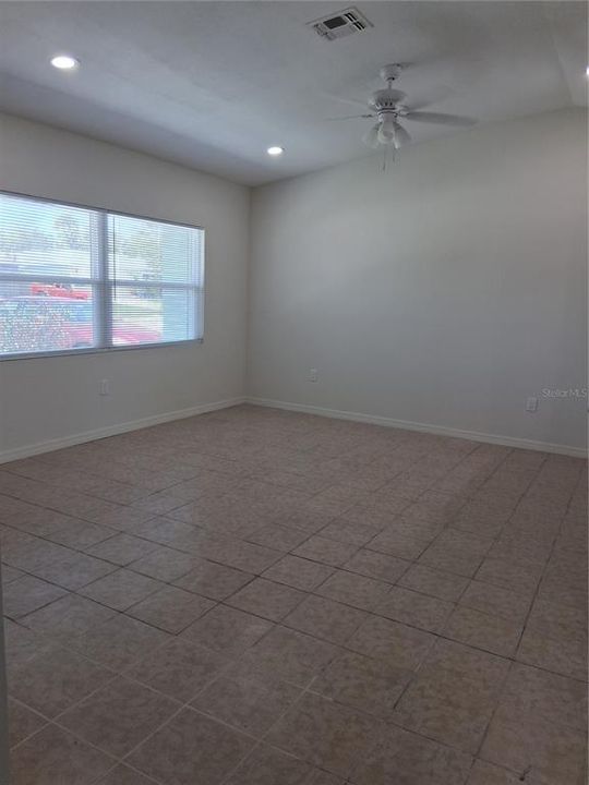 出租: $1,795 (2 贝兹, 1 浴室, 912 平方英尺)