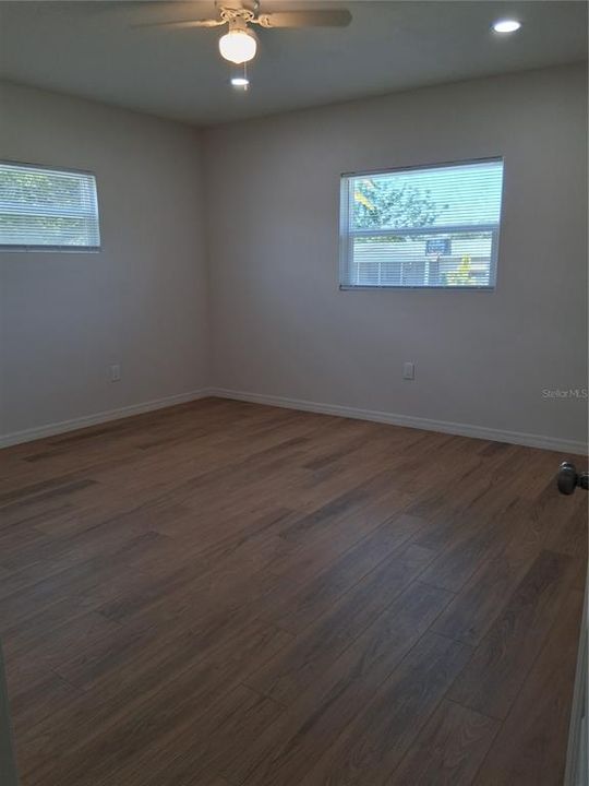 出租: $1,795 (2 贝兹, 1 浴室, 912 平方英尺)