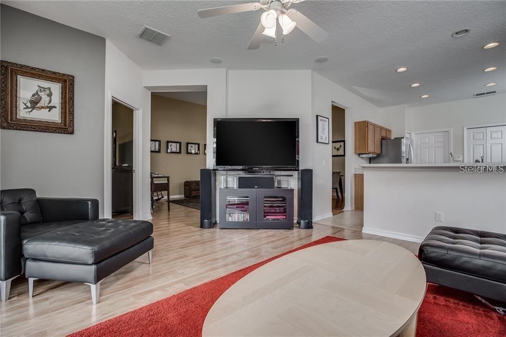 В аренду: $2,400 (3 спален, 2 ванн, 1579 Квадратных фут)