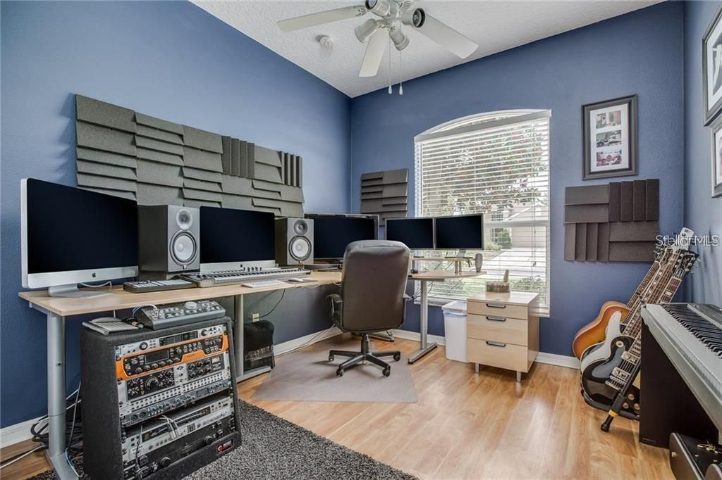 В аренду: $2,400 (3 спален, 2 ванн, 1579 Квадратных фут)