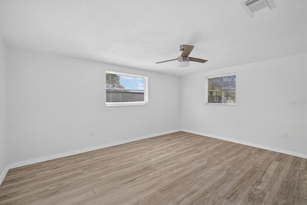 Active With Contract: $274,900 (3 beds, 2 baths, 1517 Square Feet)