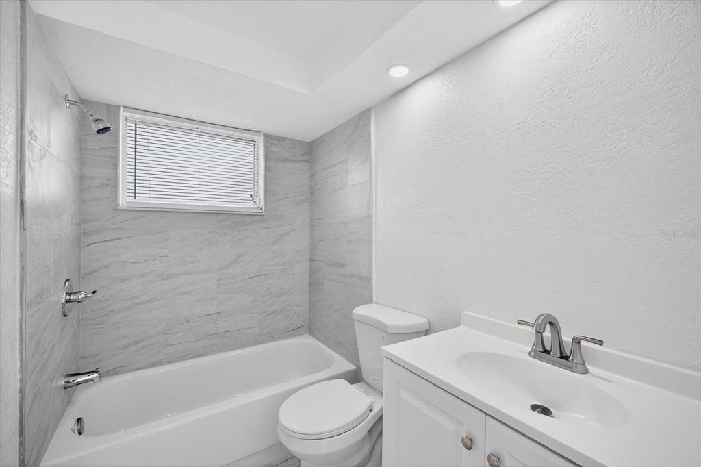 Active With Contract: $274,900 (3 beds, 2 baths, 1517 Square Feet)