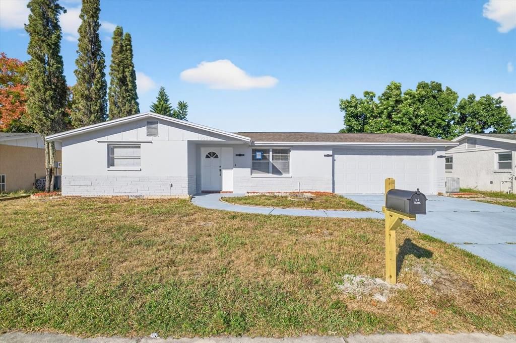 Active With Contract: $274,900 (3 beds, 2 baths, 1517 Square Feet)