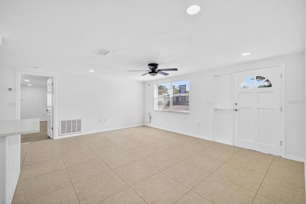 Active With Contract: $274,900 (3 beds, 2 baths, 1517 Square Feet)