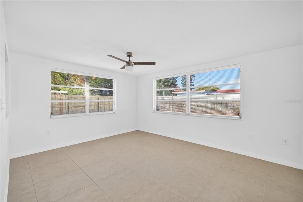 Active With Contract: $274,900 (3 beds, 2 baths, 1517 Square Feet)