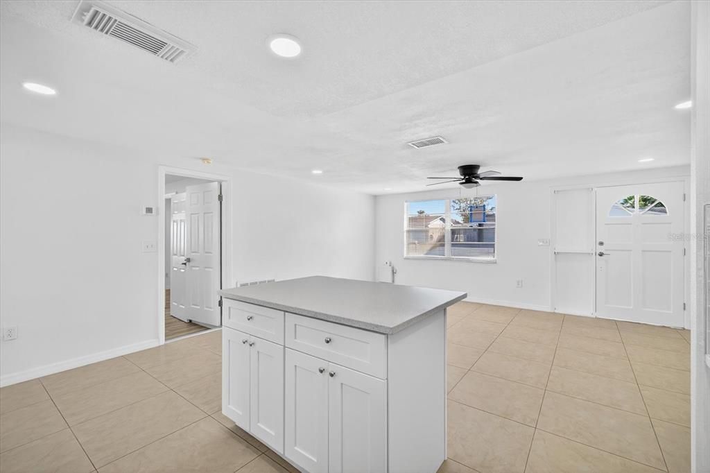 Active With Contract: $274,900 (3 beds, 2 baths, 1517 Square Feet)