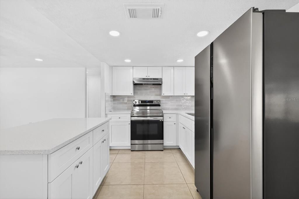 Active With Contract: $274,900 (3 beds, 2 baths, 1517 Square Feet)