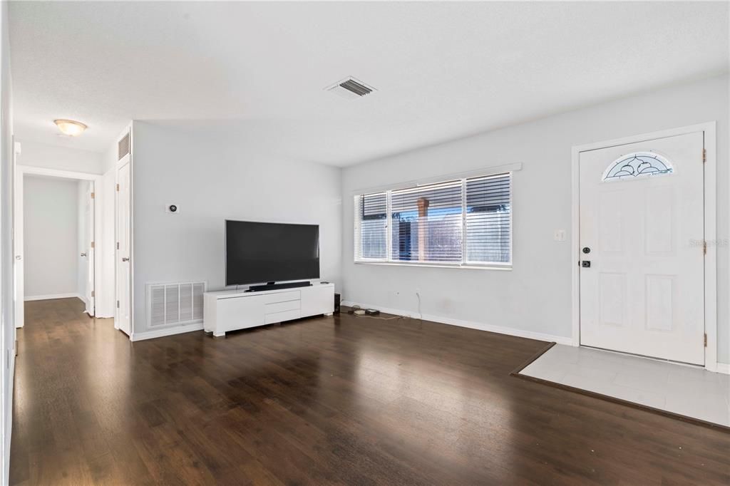 For Rent: $3,900 (3 beds, 2 baths, 1419 Square Feet)