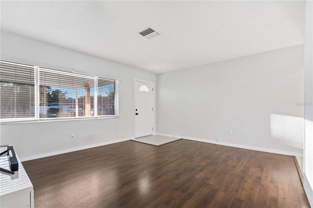 For Rent: $3,900 (3 beds, 2 baths, 1419 Square Feet)