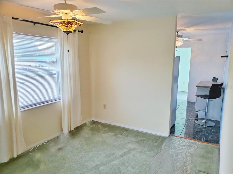 Под контрактом: $1,500 (2 спален, 1 ванн, 1225 Квадратных фут)