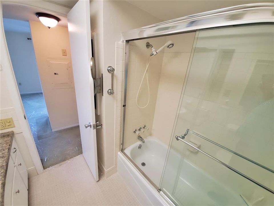 Под контрактом: $1,500 (2 спален, 1 ванн, 1225 Квадратных фут)