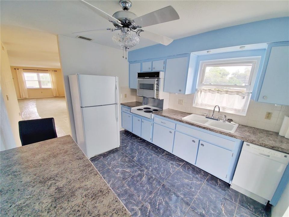 Под контрактом: $1,500 (2 спален, 1 ванн, 1225 Квадратных фут)