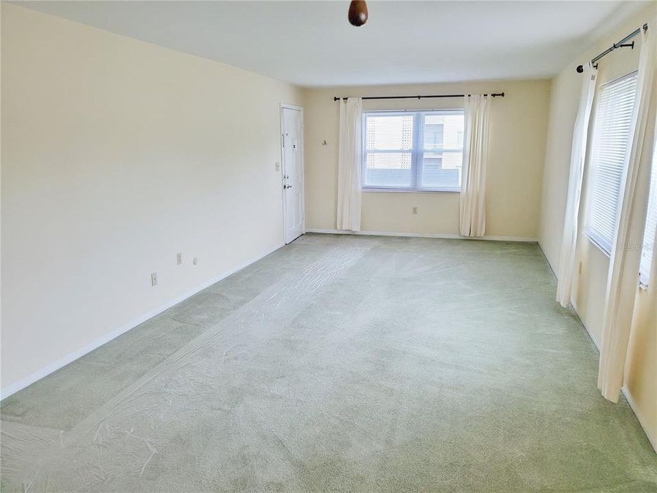 Под контрактом: $1,500 (2 спален, 1 ванн, 1225 Квадратных фут)