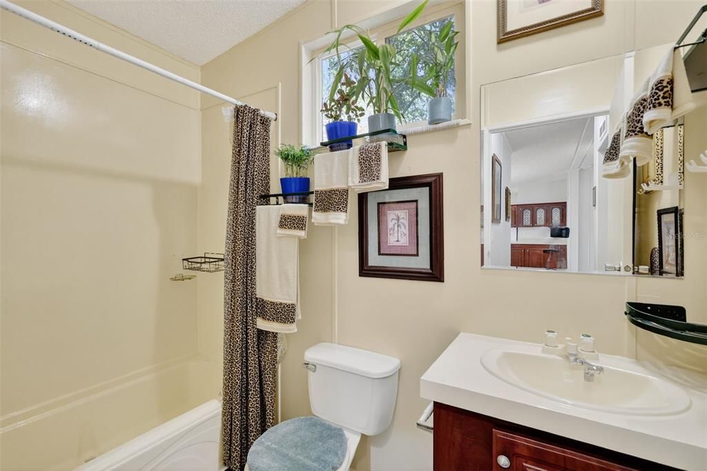 На продажу: $224,000 (3 спален, 2 ванн, 1296 Квадратных фут)