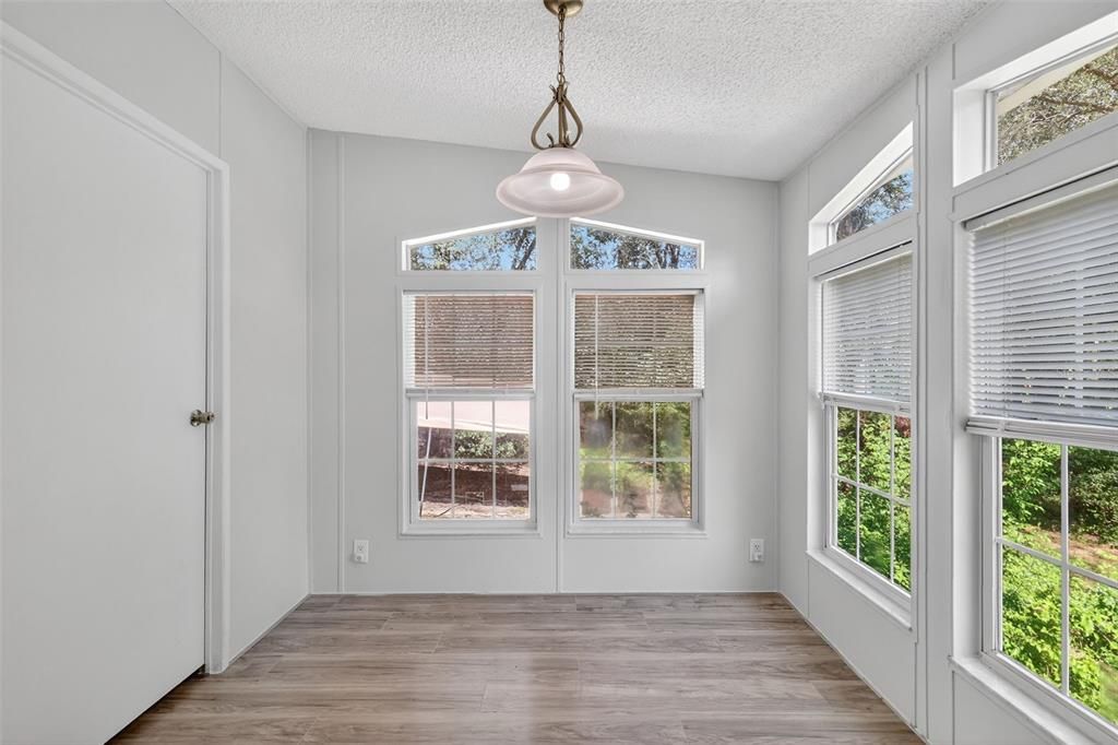 На продажу: $224,000 (3 спален, 2 ванн, 1296 Квадратных фут)