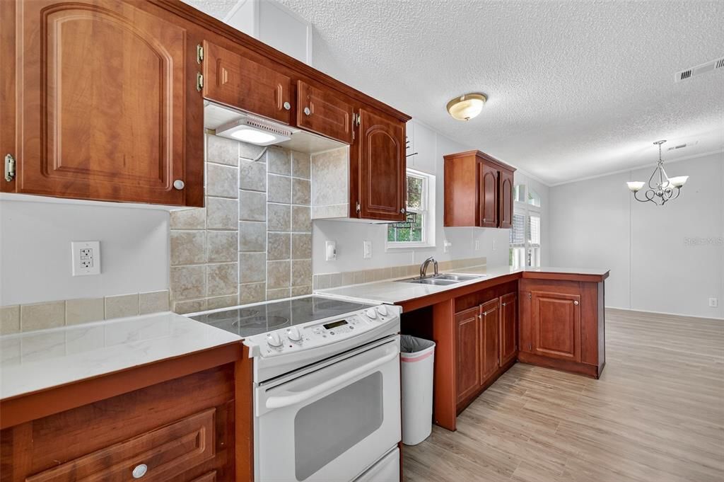 На продажу: $224,000 (3 спален, 2 ванн, 1296 Квадратных фут)