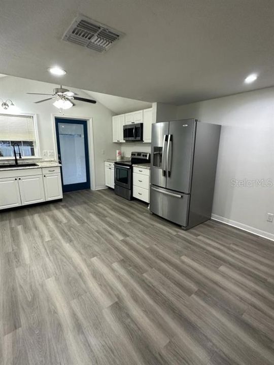 出租: $1,990 (3 贝兹, 2 浴室, 1404 平方英尺)