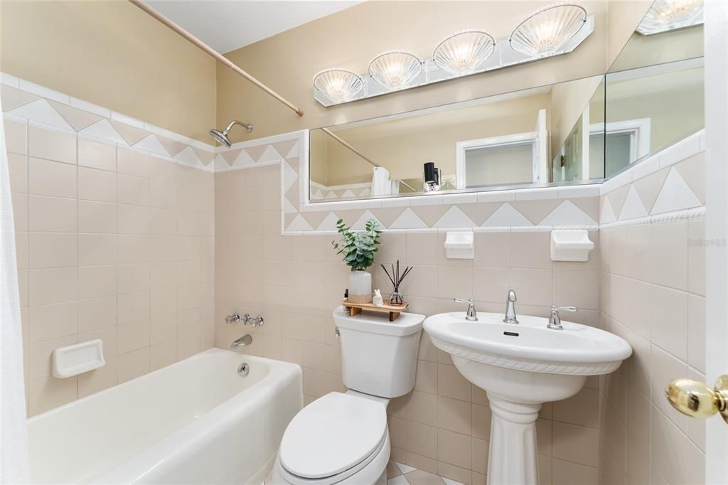 Active With Contract: $885,000 (4 beds, 3 baths, 3769 Square Feet)