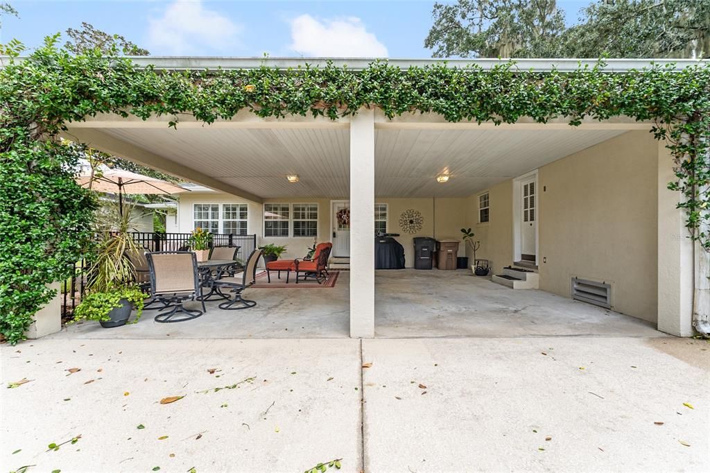 Active With Contract: $885,000 (4 beds, 3 baths, 3769 Square Feet)