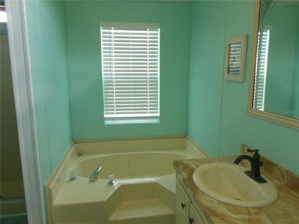 For Sale: $140,000 (2 beds, 2 baths, 1351 Square Feet)