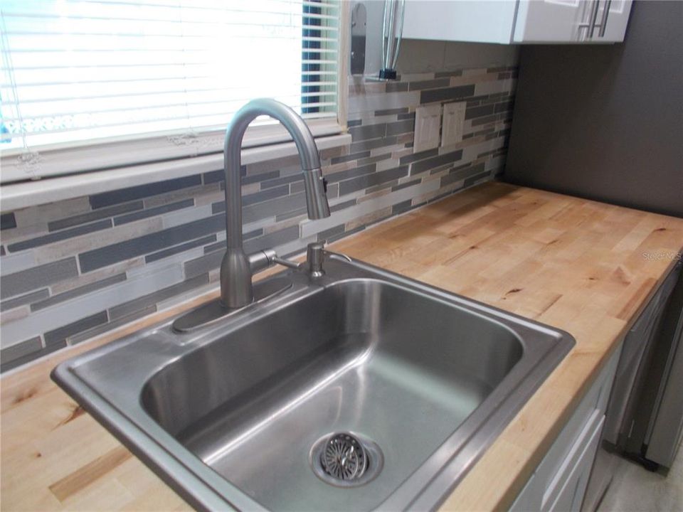 For Sale: $140,000 (2 beds, 2 baths, 1351 Square Feet)