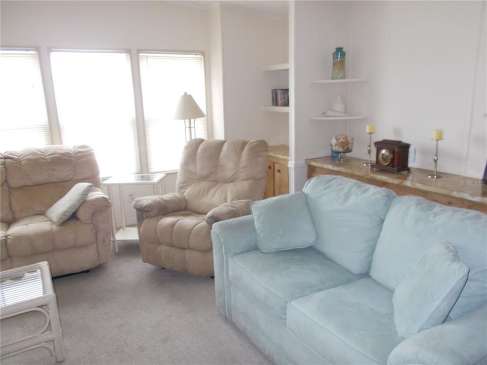 For Sale: $140,000 (2 beds, 2 baths, 1351 Square Feet)