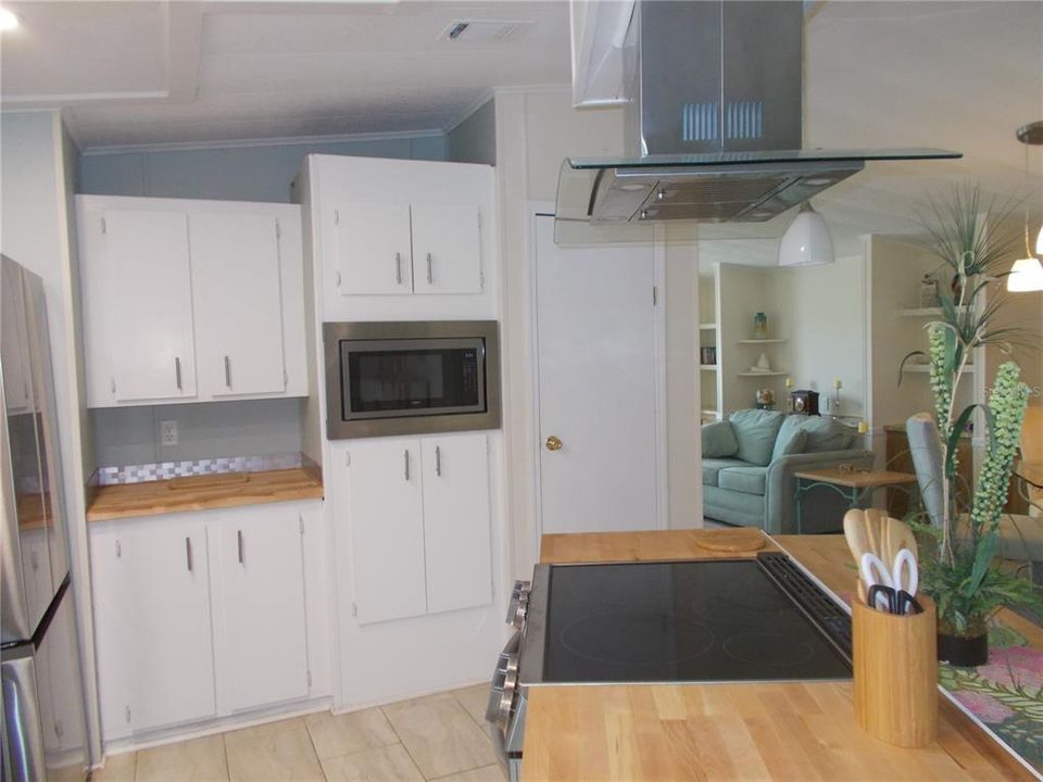 For Sale: $140,000 (2 beds, 2 baths, 1351 Square Feet)