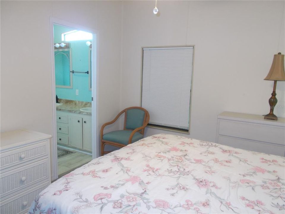 For Sale: $140,000 (2 beds, 2 baths, 1351 Square Feet)