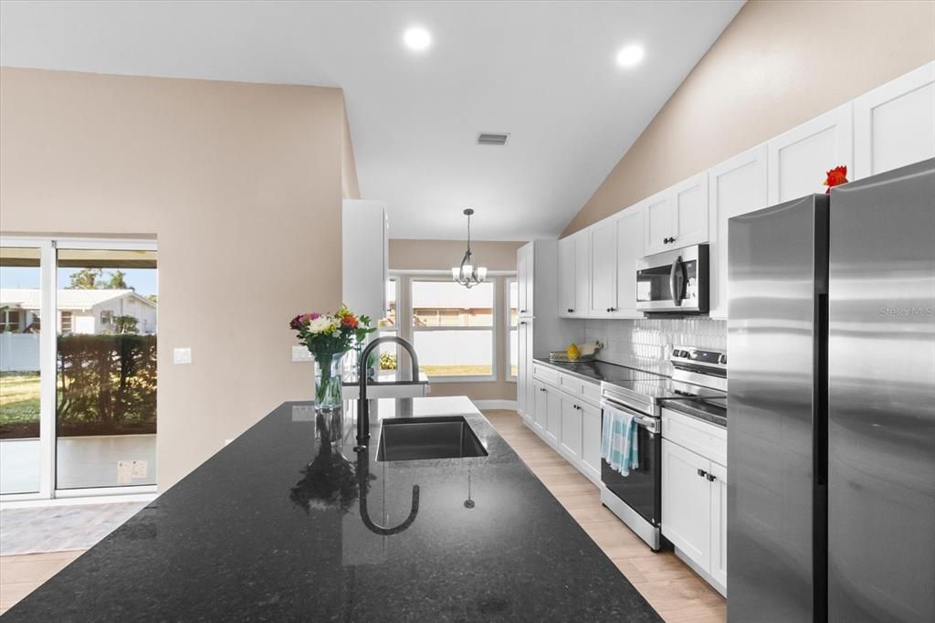 Activo con contrato: $474,400 (3 camas, 2 baños, 1711 Pies cuadrados)