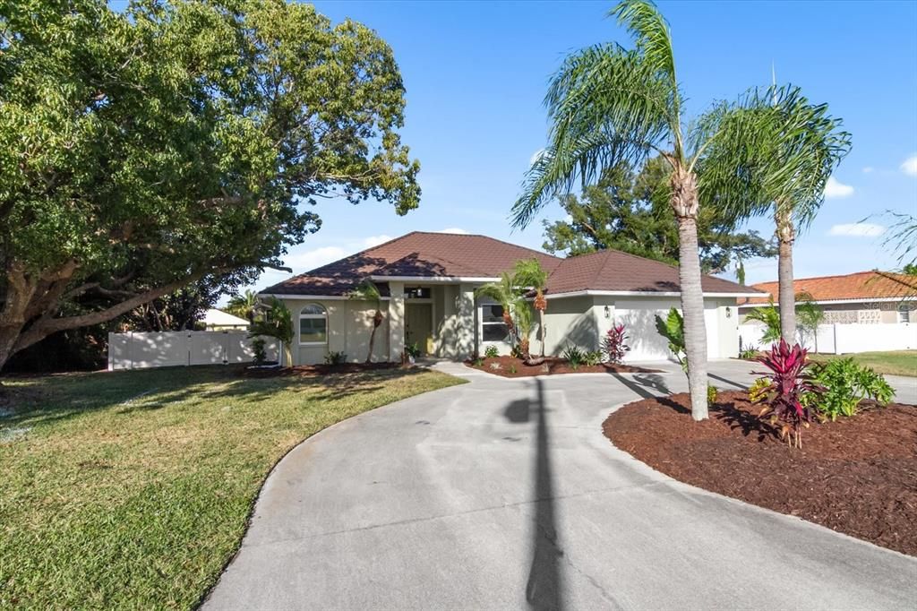 Activo con contrato: $474,400 (3 camas, 2 baños, 1711 Pies cuadrados)