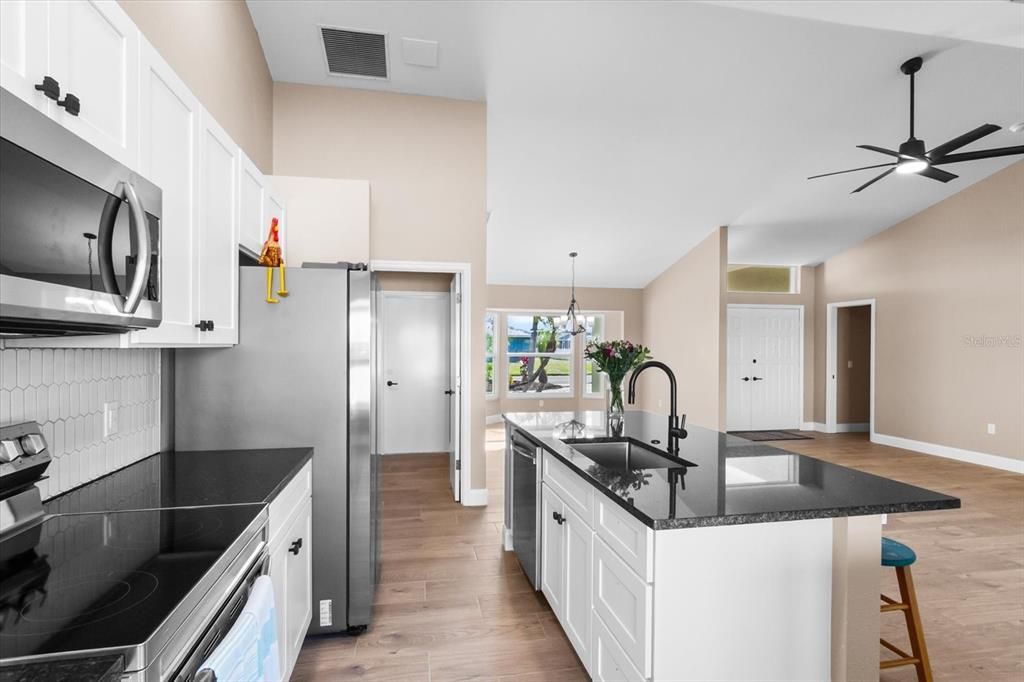 Activo con contrato: $474,400 (3 camas, 2 baños, 1711 Pies cuadrados)