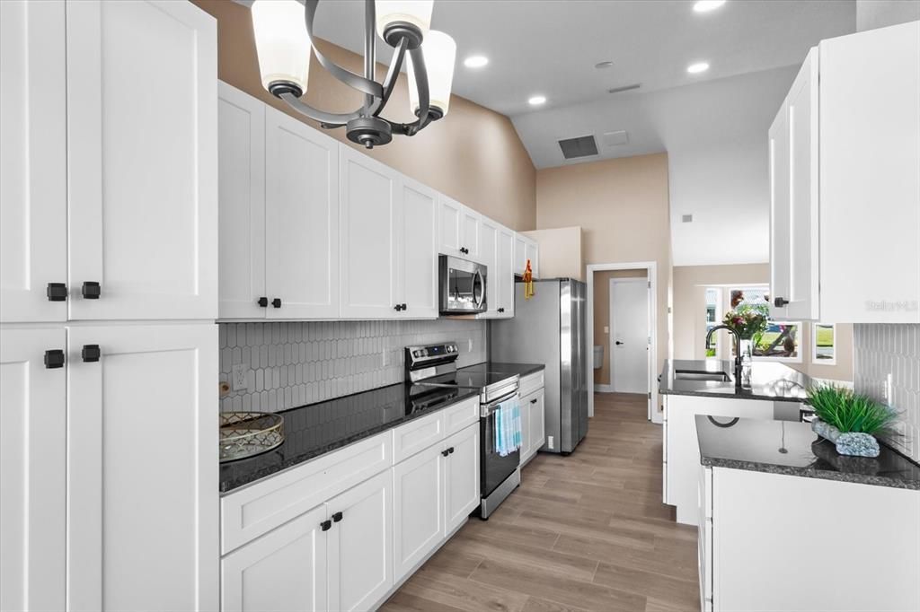 Activo con contrato: $474,400 (3 camas, 2 baños, 1711 Pies cuadrados)