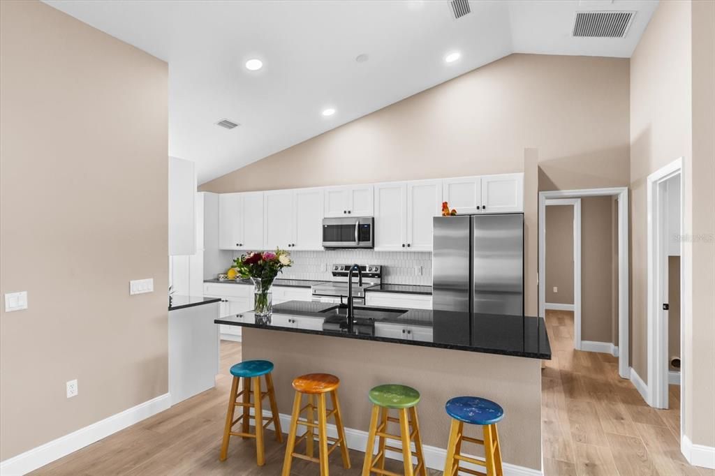 Activo con contrato: $474,400 (3 camas, 2 baños, 1711 Pies cuadrados)