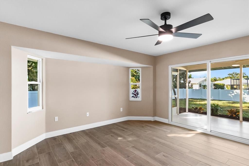 Activo con contrato: $474,400 (3 camas, 2 baños, 1711 Pies cuadrados)