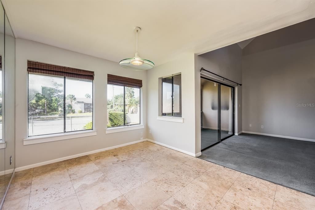 Под контрактом: $180,000 (2 спален, 2 ванн, 1286 Квадратных фут)