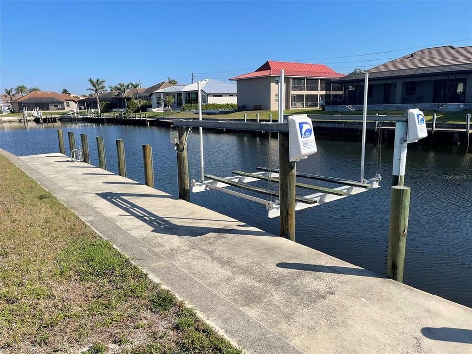 На продажу: $390,000 (0.22 acres)