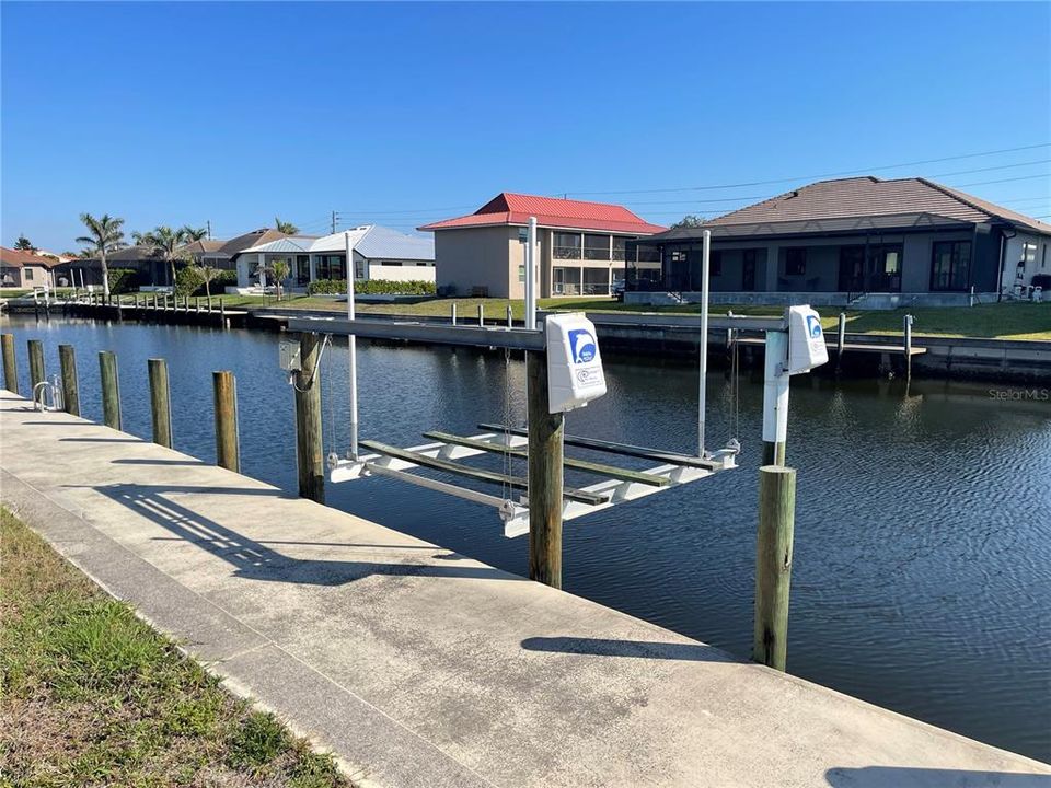 На продажу: $390,000 (0.22 acres)