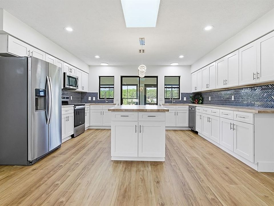 For Sale: $350,000 (4 beds, 2 baths, 2167 Square Feet)